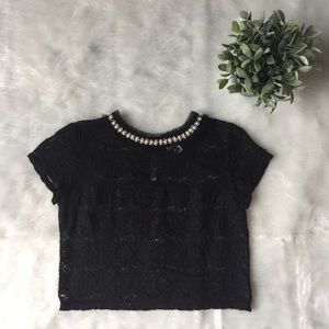 Black Bisou Bisou crop top